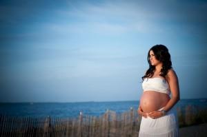 maternity-portrait-nj-beach
