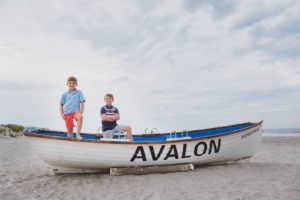 AVALON-Family-Beach-Portraits-children-boat