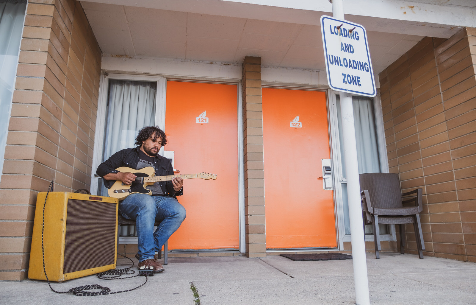 guitar player motel