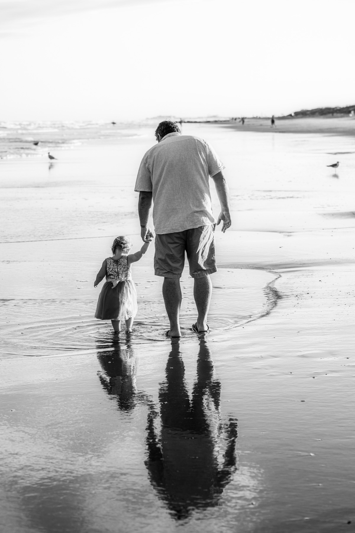 dad and daughter beACH CANDID